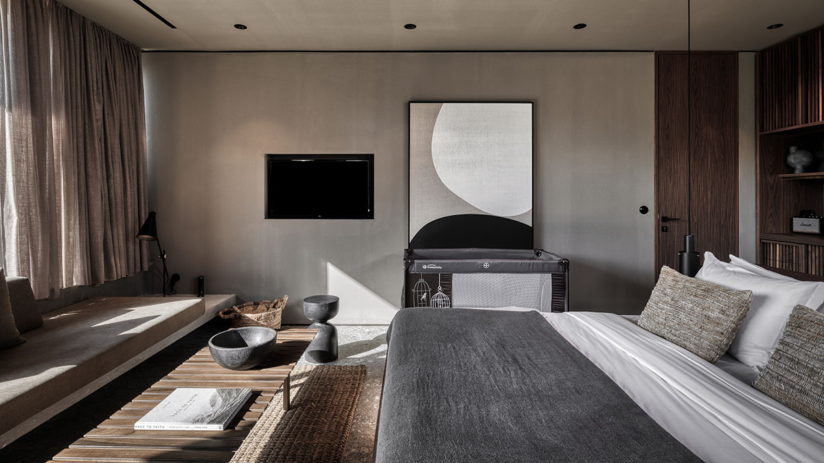 Tropical Open Plan Suite shared Pool